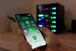 Smartphone on mobile data running an external port reachability test against a home server